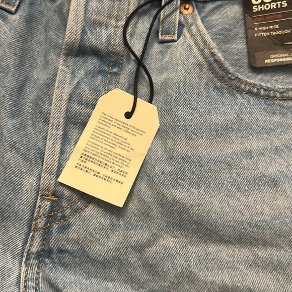 NWT Levi's 501 High Rise Button Fly Distressed Jean Shorts - Picture 3 of 13